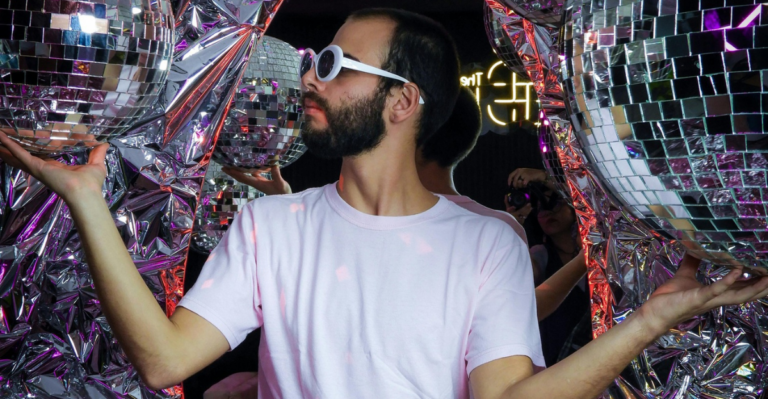 Ego si nárokuje pocity štěstí, Tara Svobodová